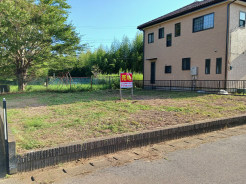 東南隣地に公園のため陽当り良好です！